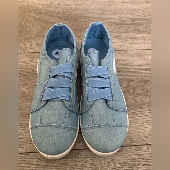 True religion slip on shoes very beautiful and comfortable. NWOT - Picture 2 of 5